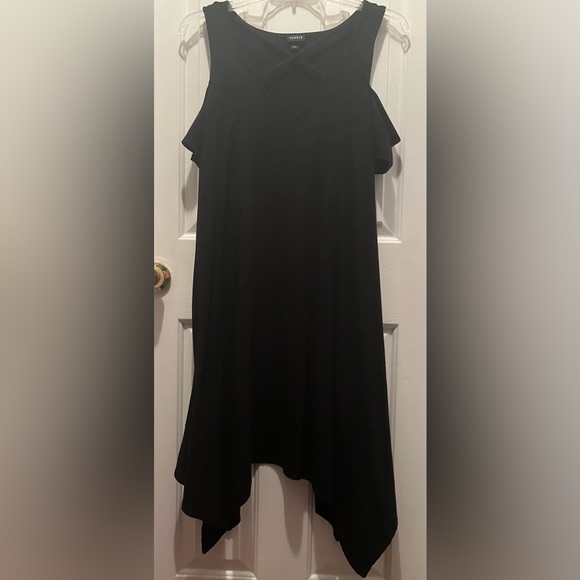 Torrid Midi Cold Shoulder Dress Black Handkerchief/Hanky Hem Strappy V-Neck Boho - Picture 8 of 13